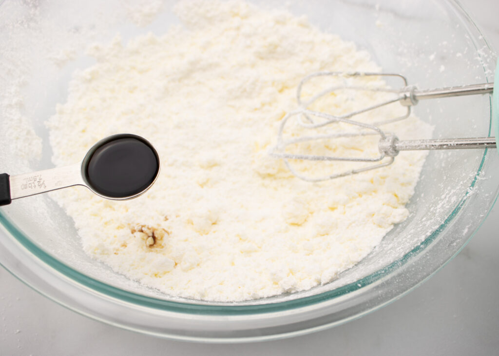 buttercream frosting recipe add vanilla while mixing process photo 
