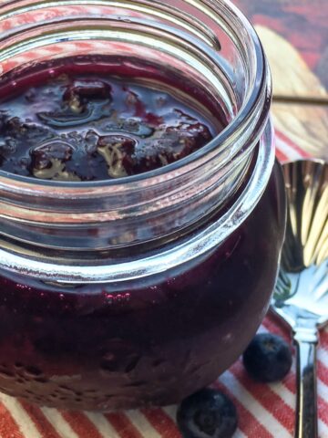 instant pot blueberry maple compote in mason jar