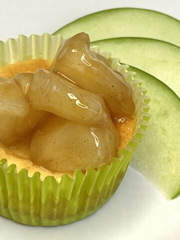 closeup of apple cheesecake tart with vanilla wafers from flavor portal recipe next to green apple slices