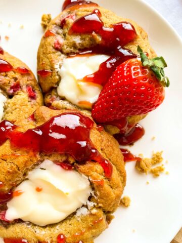 strawberry cheesecake cookies from Flavor Portal recipe on a plate with fresh strawberries
